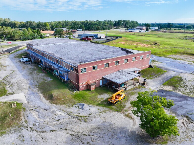 820 Russell rd, Alexander City, AL à vendre - Photo principale - Image 1 de 4