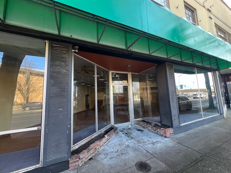 4218-4246 NE Sandy Blvd, Portland, OR for lease - Building Photo - Image 2 of 6