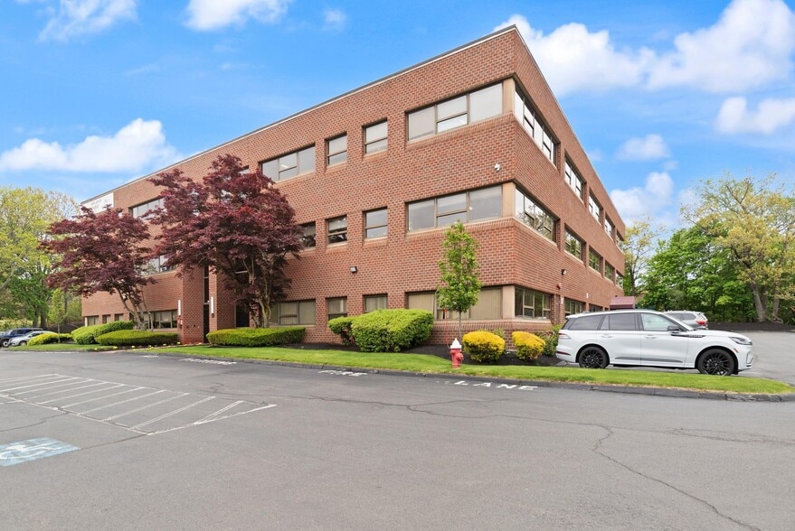 2 Main St, Stoneham, MA for lease - Building Photo - Image 3 of 9