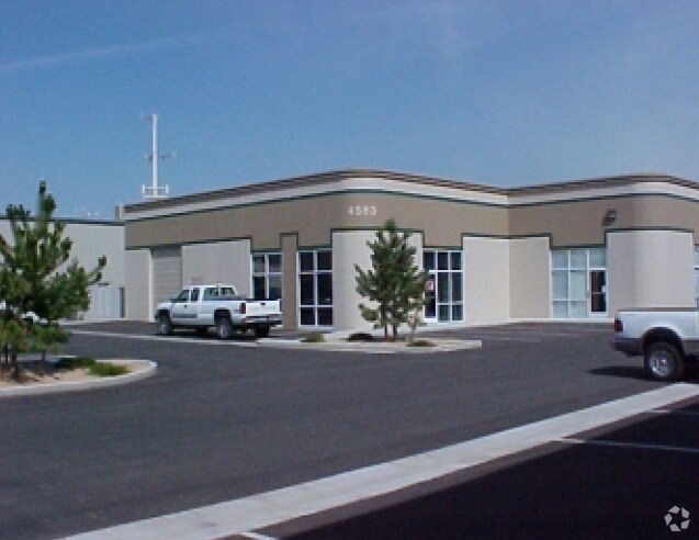 4583 Longley Ln, Reno, NV à louer - Photo du bâtiment - Image 2 de 4