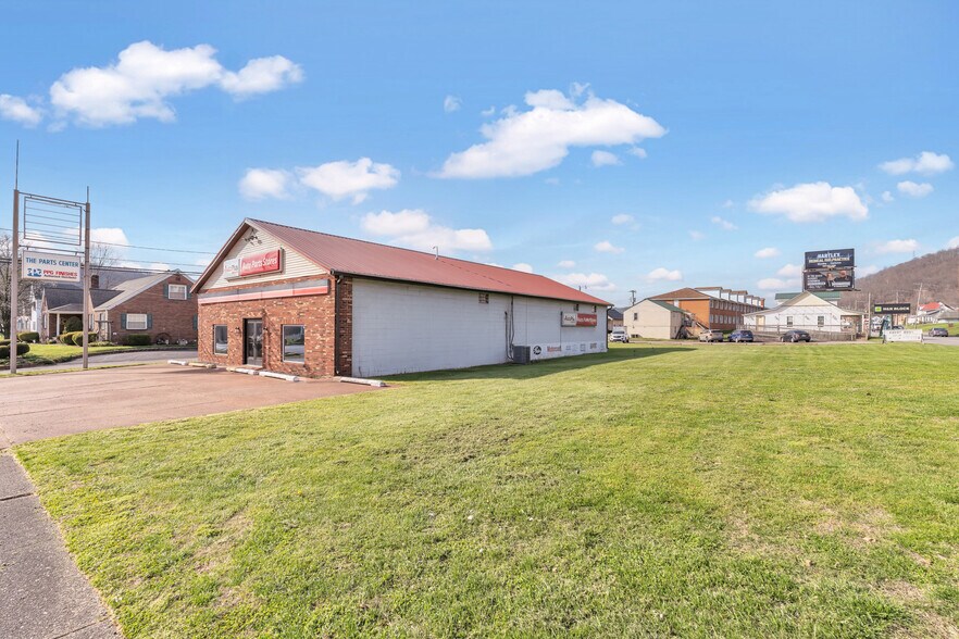 274 Monroe Ave, New Martinsville, WV à vendre - Photo du bâtiment - Image 2 de 10