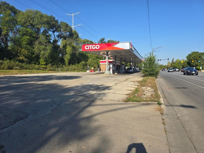 7626 S South Chicago Ave, Chicago, IL for sale - Building Photo - Image 2 of 11