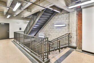 436 S Hill St, Los Angeles, CA à louer Photo intérieure- Image 2 de 17