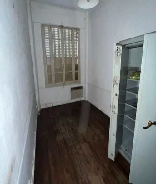 Retail in Reims for lease - Interior Photo - Image 2 of 8