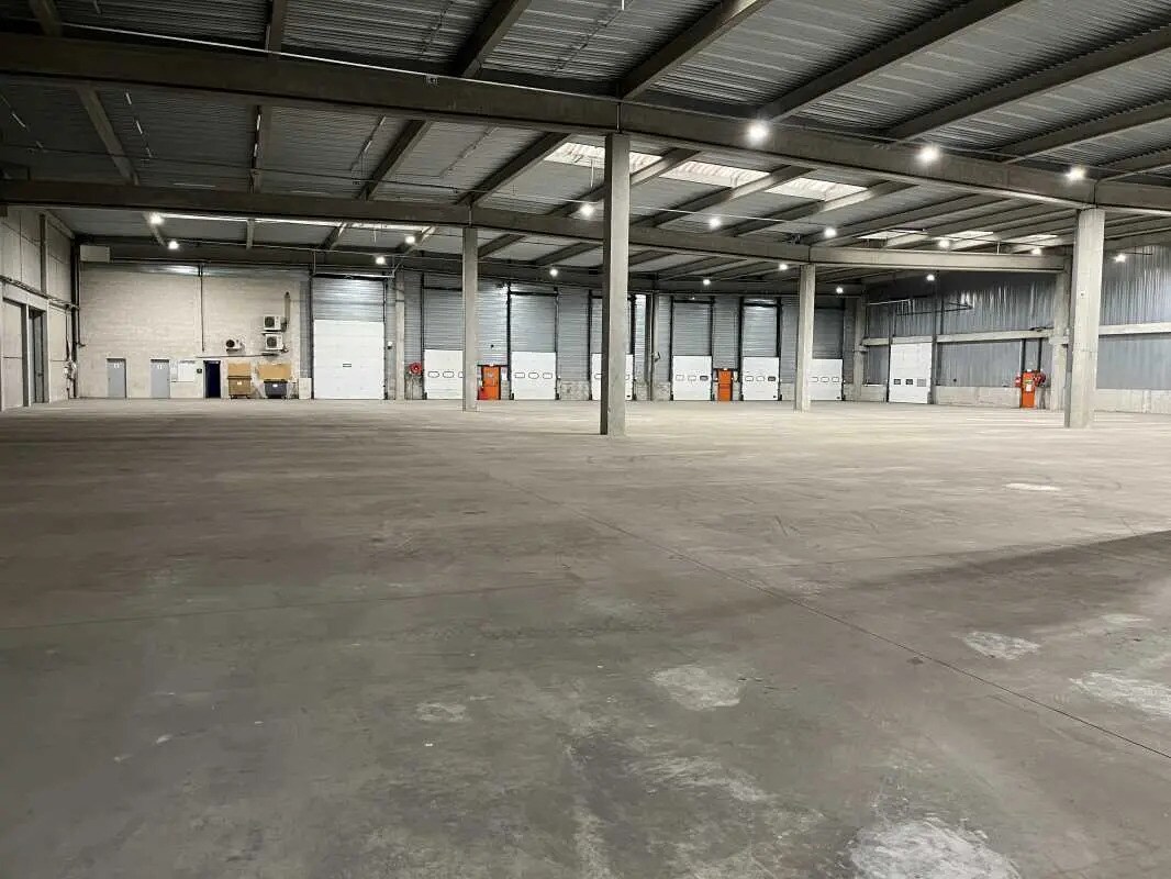 14 Avenue Maréchal Juin, Saint-Laurent-de-Mure for lease Interior Photo- Image 1 of 2