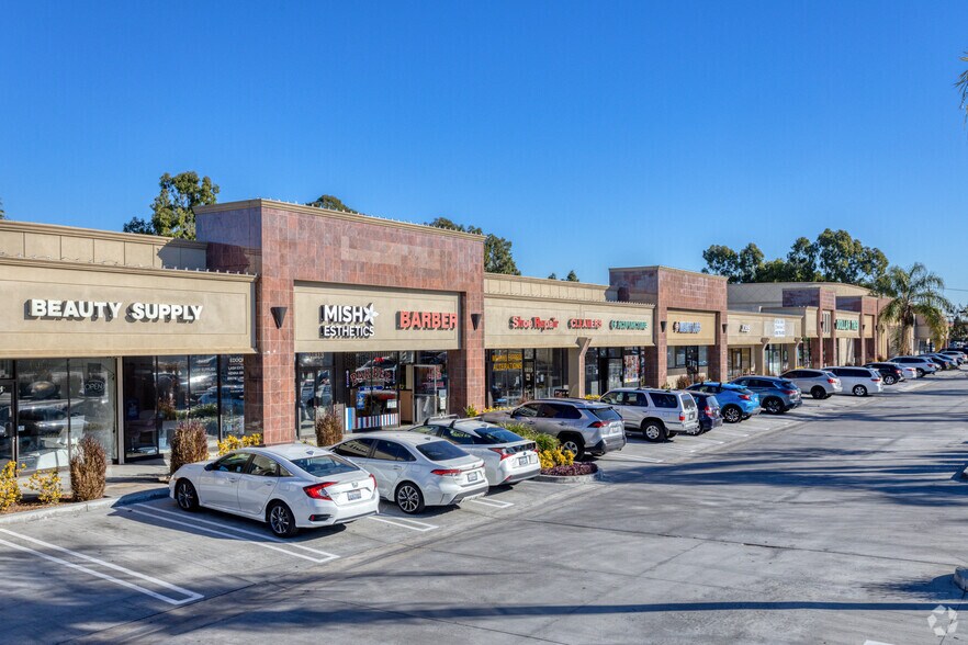 11803-11899 Del Amo Blvd, Los Angeles, CA à louer - Photo du bâtiment - Image 2 de 4