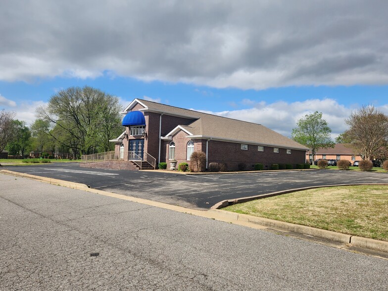 1301 Medical Park Cir, Union City, TN for lease - Building Photo - Image 2 of 20