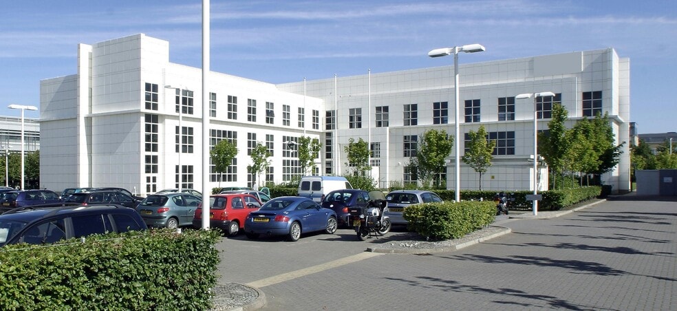 1 Lochside Av, Edinburgh à louer - Photo du bâtiment - Image 1 de 18