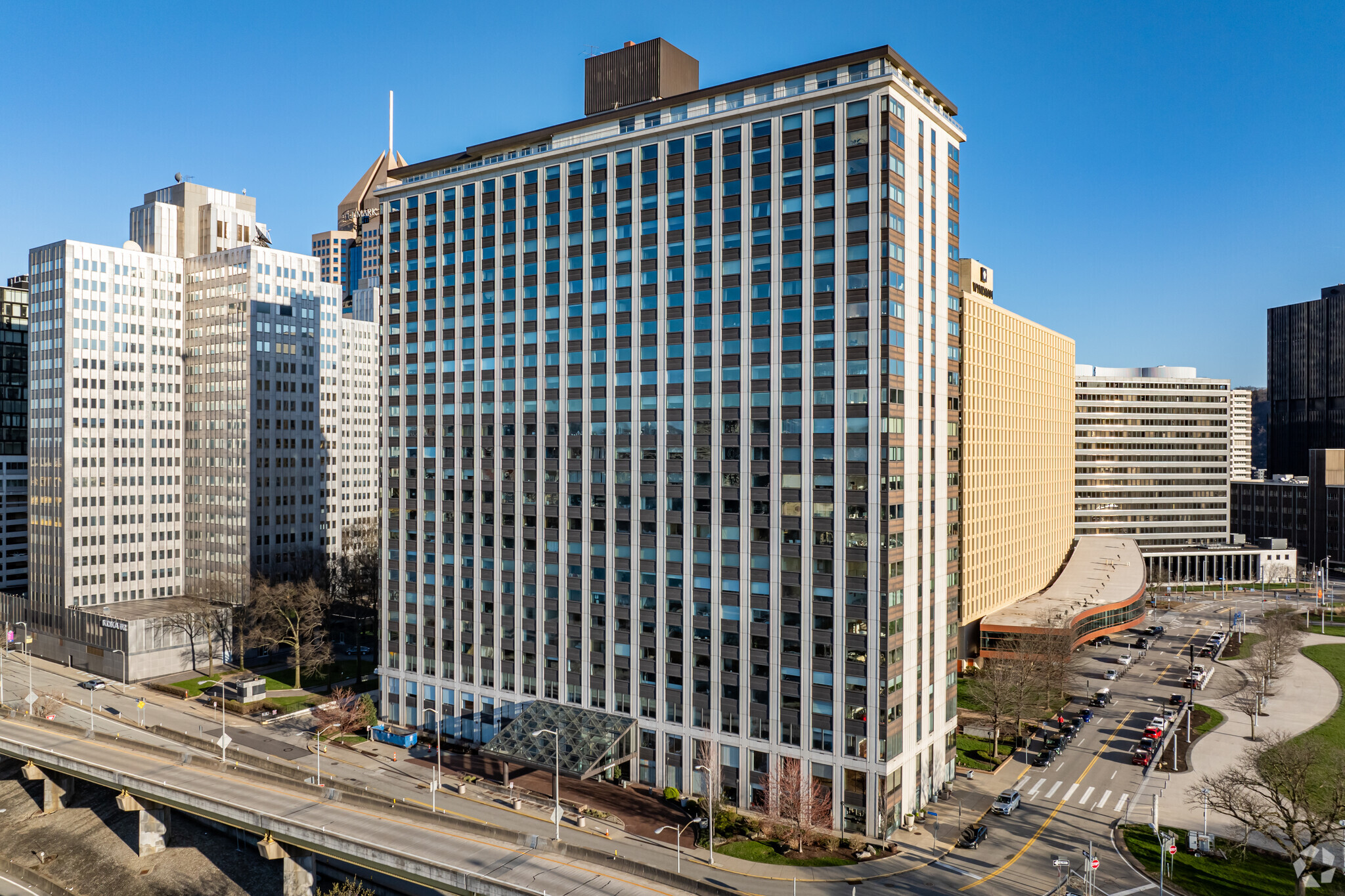 320 Fort Duquesne Blvd, Pittsburgh, PA à vendre Photo du bâtiment- Image 1 de 1