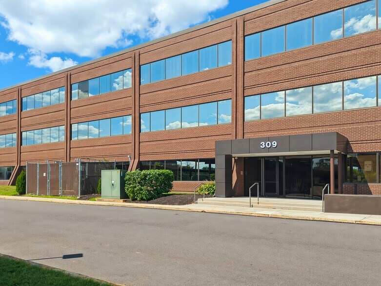 309 Fellowship Rd, Mount Laurel, NJ à louer - Photo du bâtiment - Image 3 de 13