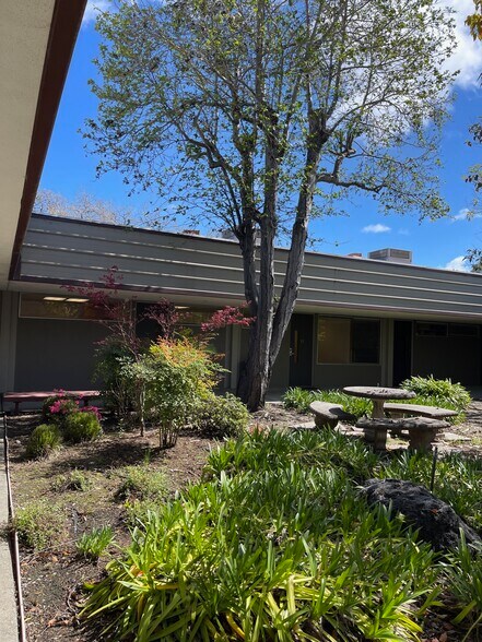 1615 Hill Rd, Novato, CA à louer - Photo du bâtiment - Image 2 de 10