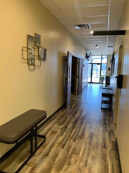 2135 Southeast Pky, Arlington, TX for lease - Interior Photo - Image 3 of 21