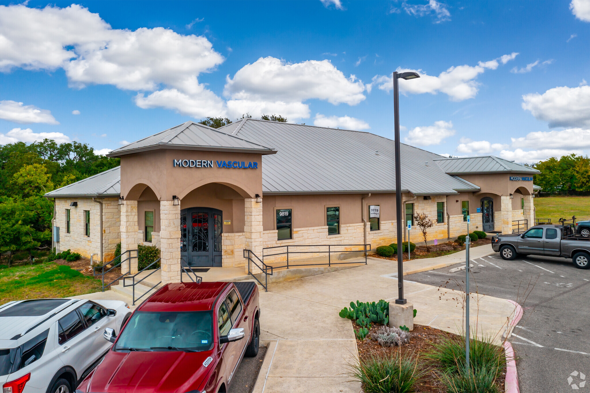 9819 Huebner Rd, San Antonio, TX for lease Primary Photo- Image 1 of 12