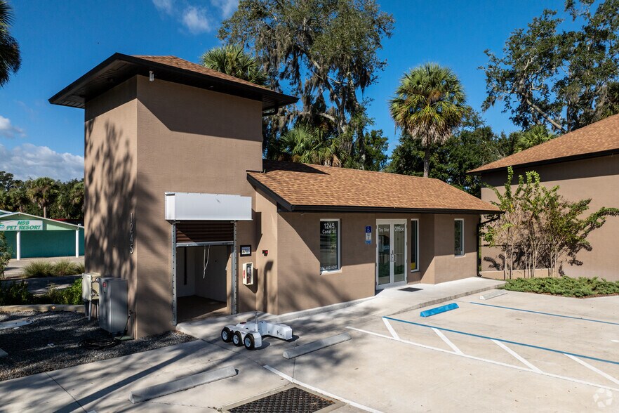 1245 Canal St, New Smyrna Beach, FL à louer - Photo du bâtiment - Image 3 de 42