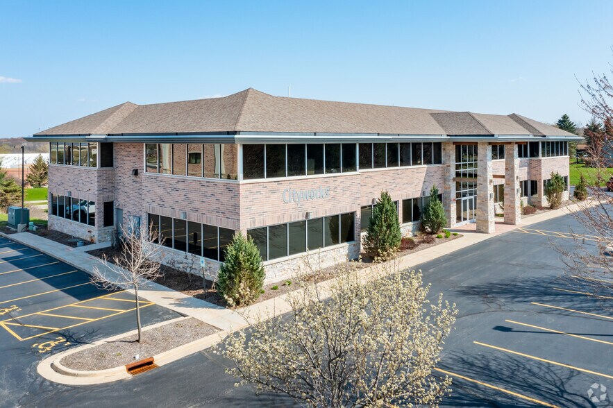 2021 S 18th Ave, West Bend, WI for lease - Building Photo - Image 1 of 4