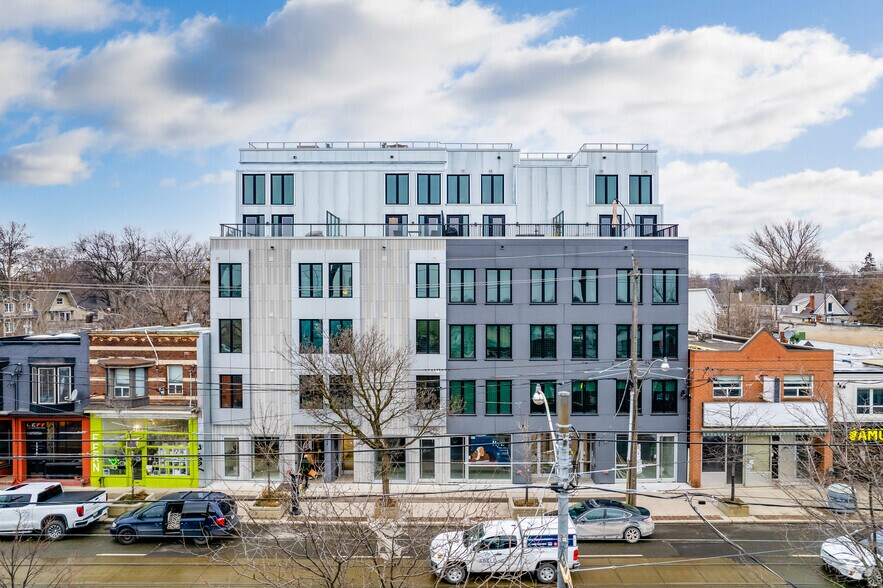 1602-1604 Queen St E, Toronto, ON à vendre - Photo principale - Image 1 de 1