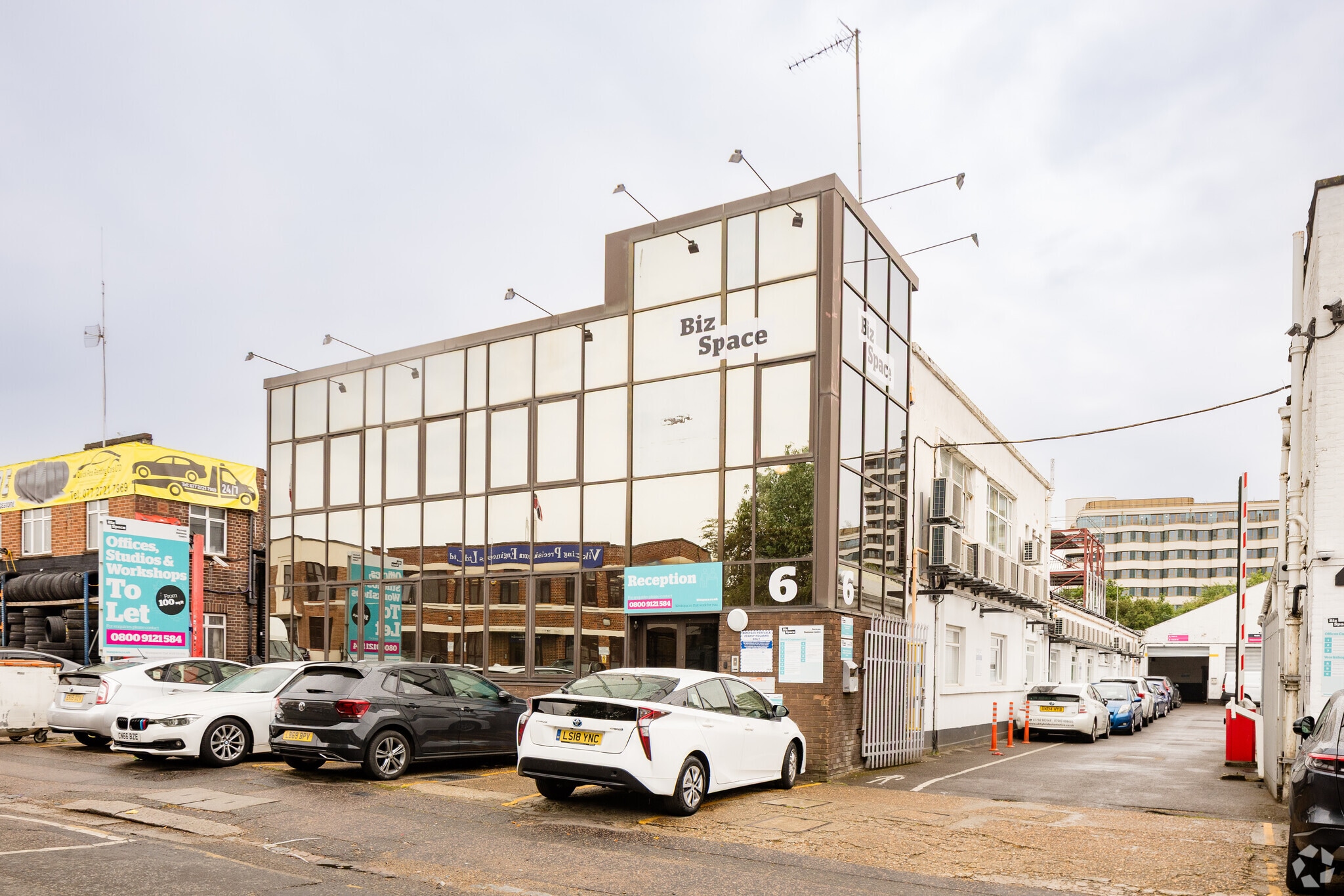 4-6 Wadsworth Rd, Greenford for lease Building Photo- Image 1 of 9