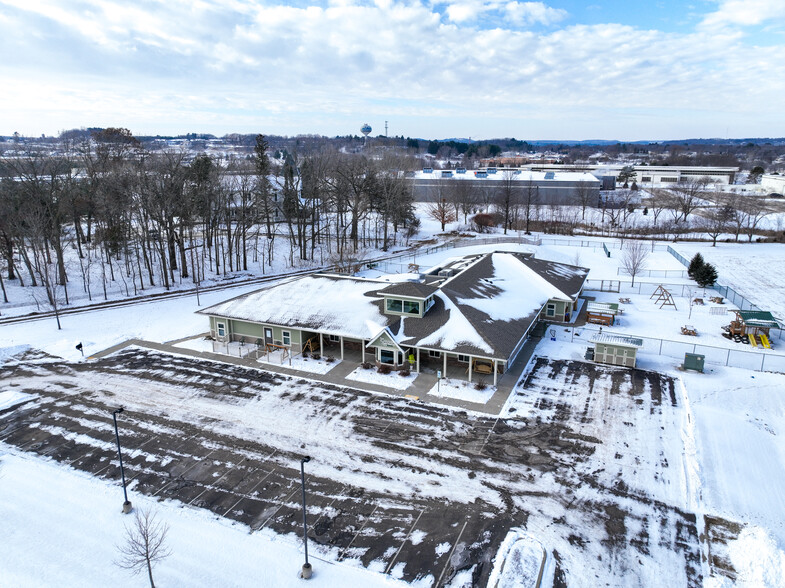 425 Technology Dr E, Menomonie, WI à vendre - Photo du bâtiment - Image 3 de 5