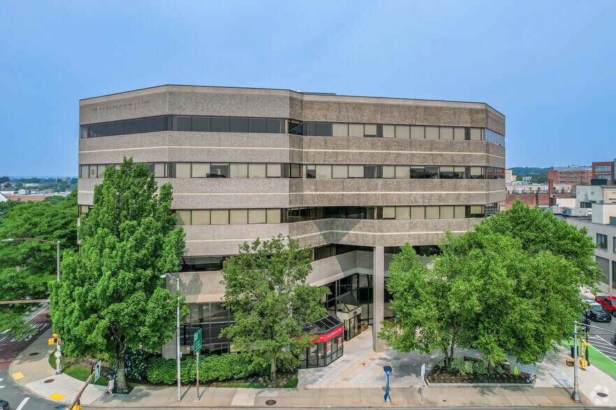 350 Main St, Malden, MA à louer - Photo du bâtiment - Image 2 de 26