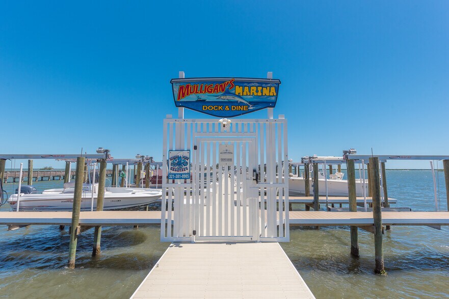 806 Indian River Dr, Sebastian, FL à vendre - Photo du bâtiment - Image 1 de 39