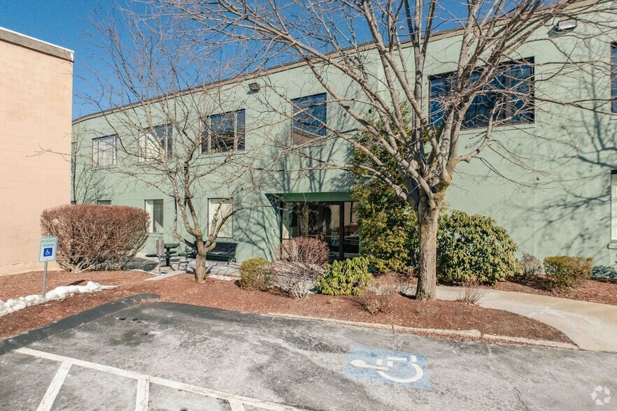 77 Rumford Ave, Waltham, MA for lease - Building Photo - Image 3 of 5