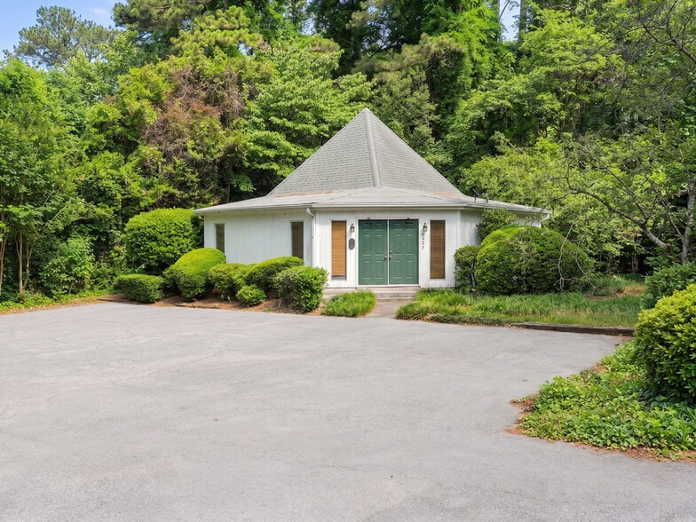 2054 Harobi Dr, Tucker, GA for sale - Building Photo - Image 2 of 17