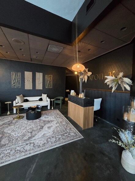 511 E Balboa Blvd, Newport Beach, CA for lease - Building Photo - Image 3 of 17