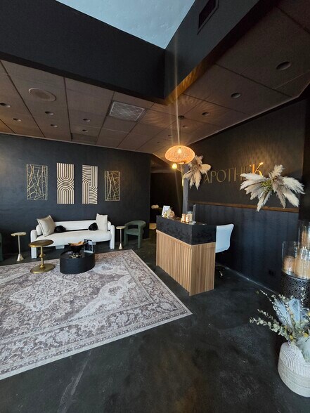 511 E Balboa Blvd, Newport Beach, CA à louer - Photo du bâtiment - Image 3 de 17