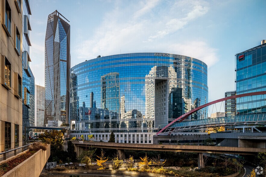 16-18 Rue Hoche, Puteaux à louer - Photo principale - Image 1 de 22