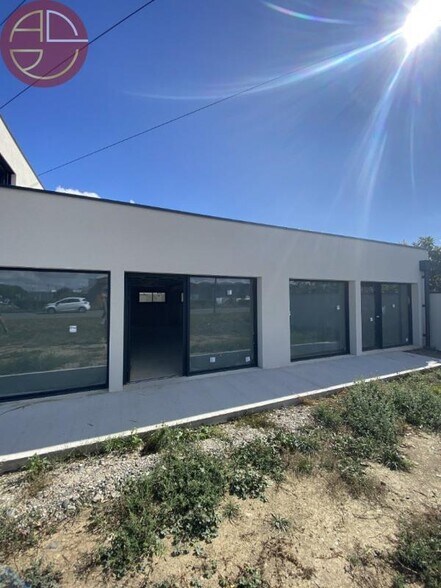 Commerce de détail dans Portet-sur-Garonne à louer - Photo du bâtiment - Image 1 de 4