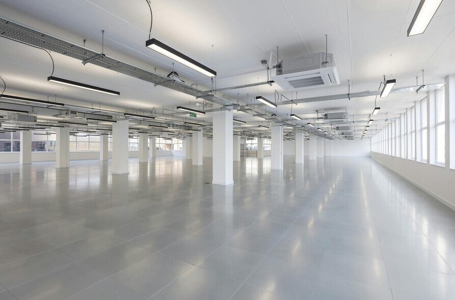 28-42 Banner St, London for lease - Interior Photo - Image 2 of 5