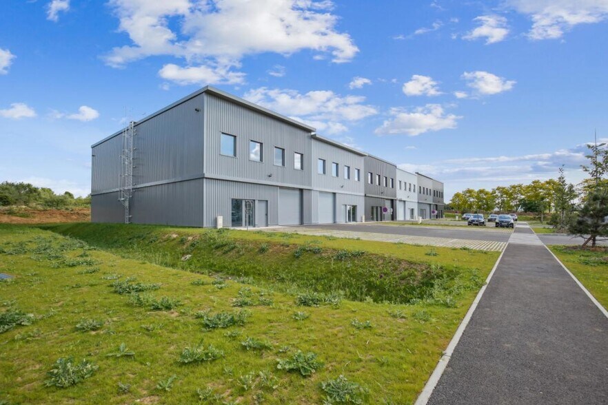 Avenue De La Demi-Lune, Roissy-en-France for lease - Building Photo - Image 2 of 13