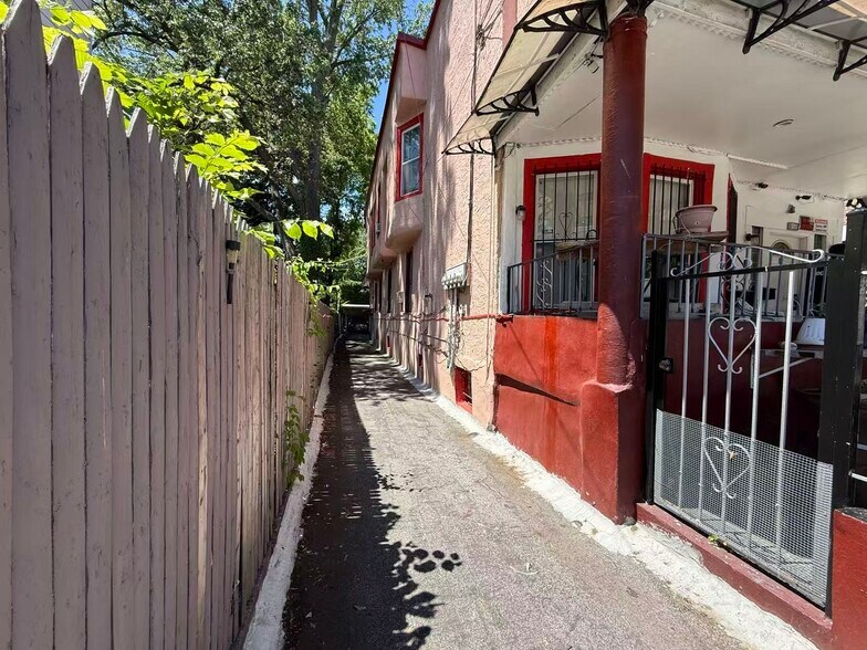 3935 Barnes Ave, Bronx, NY à vendre - Photo du bâtiment - Image 3 de 7