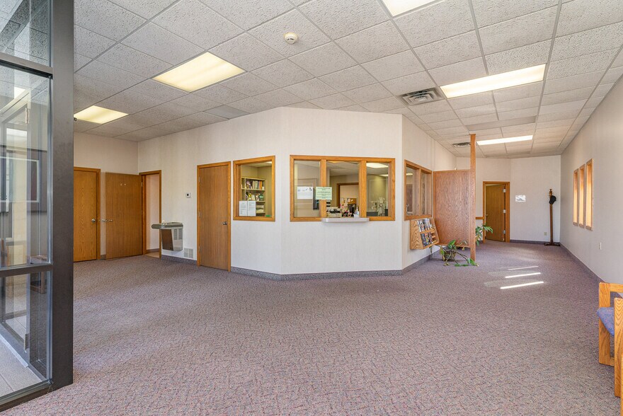 3588 Center Ave, Essexville, MI à vendre - Photo intérieure - Image 3 de 40