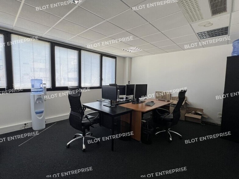 Bureau dans Rennes à louer - Photo du bâtiment - Image 1 de 10