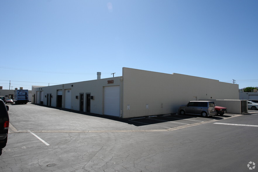 9850-9860 Owensmouth Ave, Chatsworth, CA for lease - Building Photo - Image 2 of 2