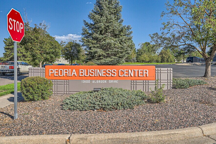 13100 E Albrook Dr, Denver, CO à louer - Photo du bâtiment - Image 2 de 5