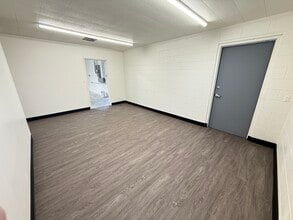 13721 Desmond St, Pacoima, CA for lease Interior Photo- Image 2 of 6