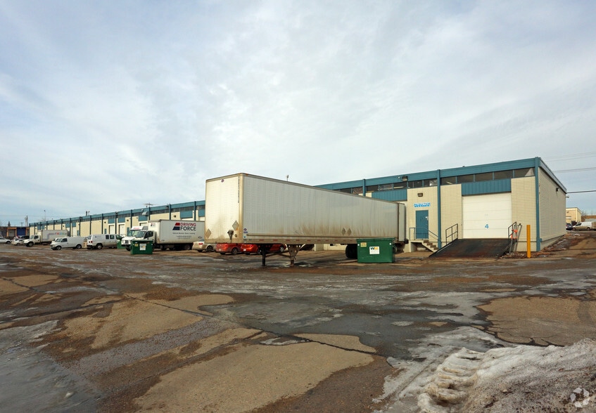 14705-14741 123 Av NW, Edmonton, AB à vendre - Photo du bâtiment - Image 2 de 5