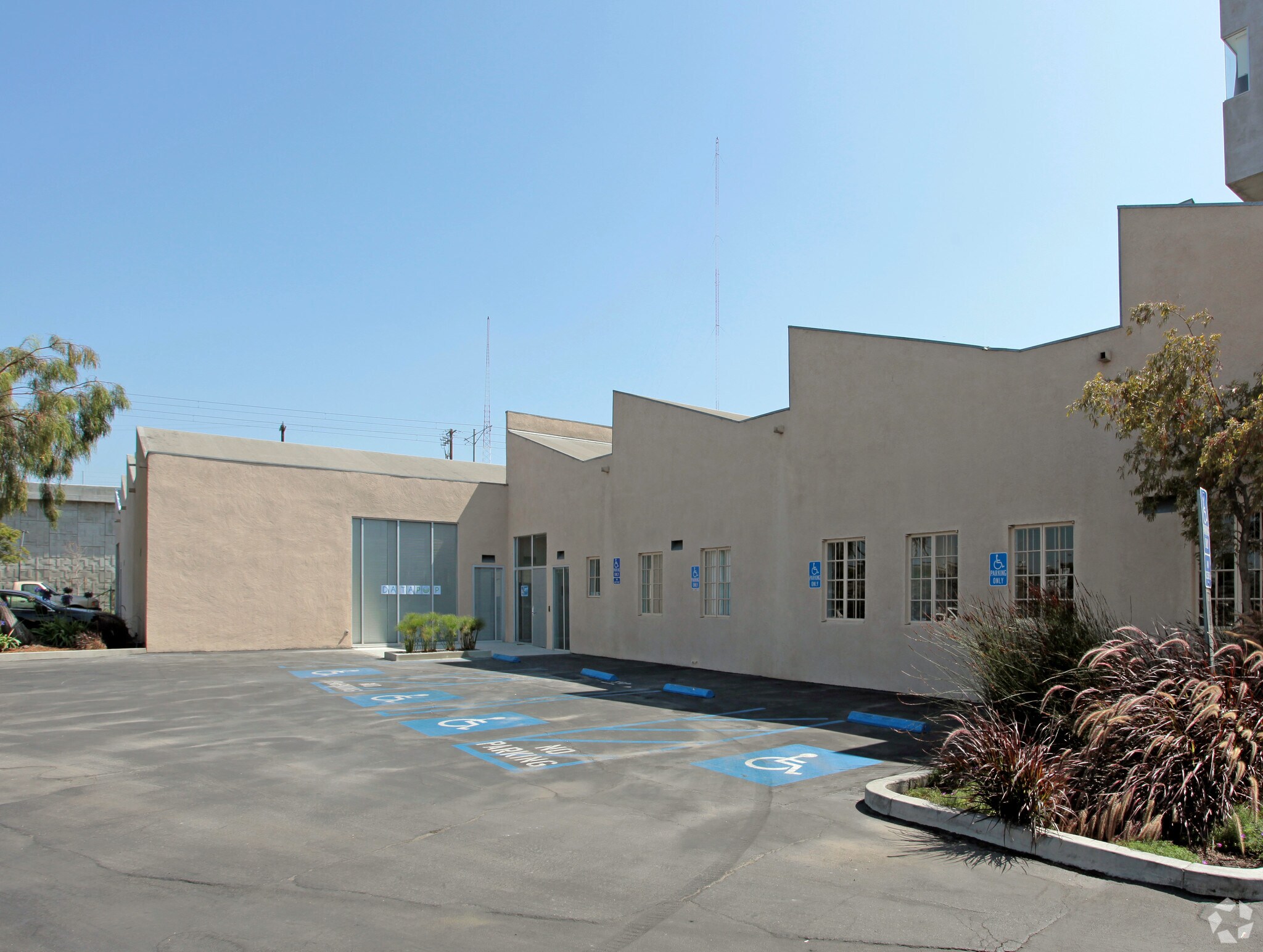 5760-5780 W Jefferson Blvd, Los Angeles, CA for lease Building Photo- Image 1 of 13