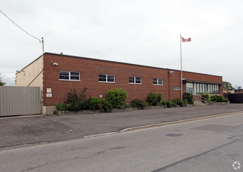 176 Wicksteed Ave & 57 Research Rd portefeuille de 2 propriétés à vendre sur LoopNet.ca - Photo principale - Image 1 de 2