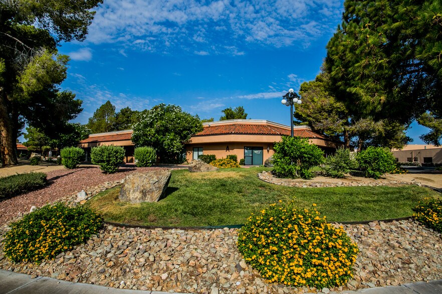 2700 E Chandler Ave, Las Vegas, NV à louer - Photo du bâtiment - Image 3 de 19