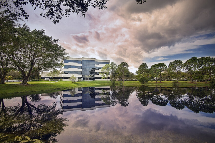 9960 S Central Park Blvd, Boca Raton, FL à louer - Photo du bâtiment - Image 3 de 9