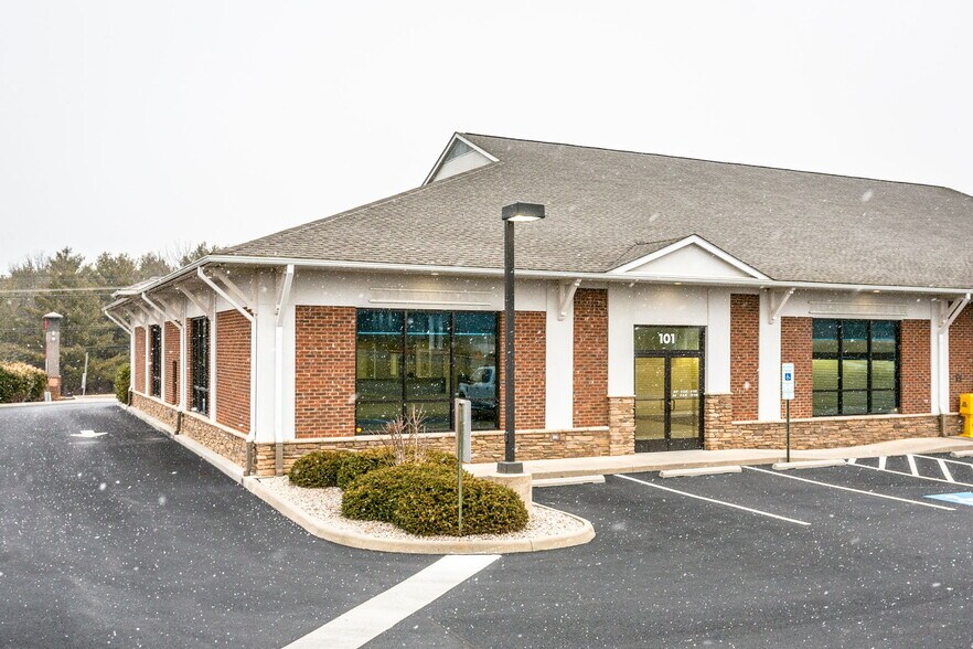 16 Gosnell, Staunton, VA à vendre - Photo du bâtiment - Image 1 de 27