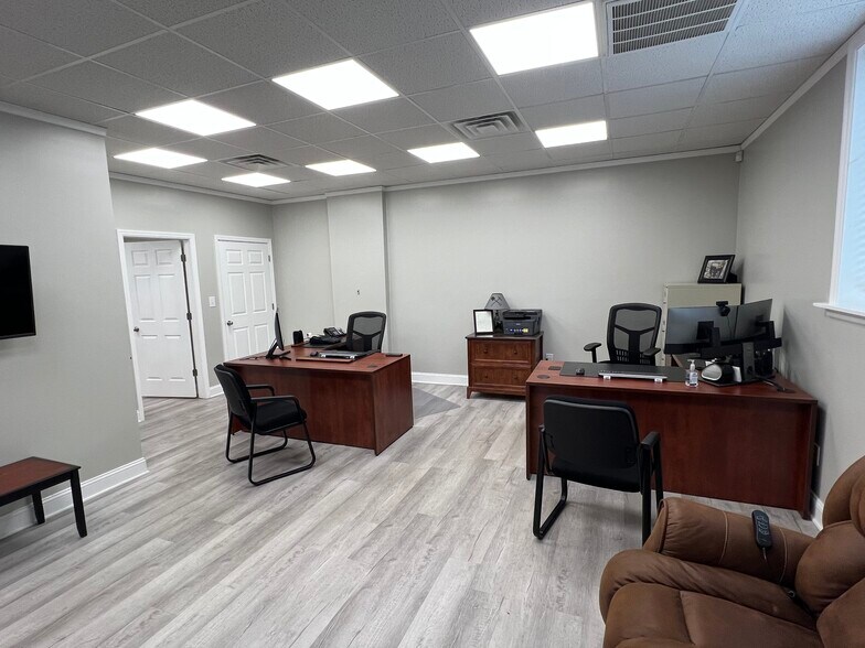 1116 Old Logan Rd, Logan, WV à louer - Photo du bâtiment - Image 2 de 14