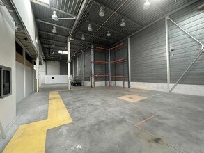 Flex in Aix-en-Provence for lease Interior Photo- Image 2 of 6