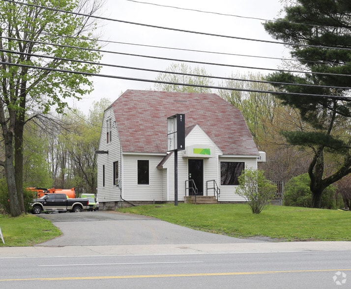 941 Albany Shaker Rd, Latham, NY à louer - Photo du bâtiment - Image 2 de 4