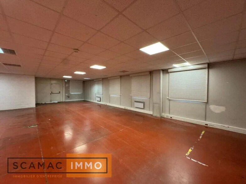 Office in Ris-Orangis for lease - Interior Photo - Image 2 of 16