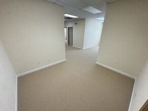 4621 Shrank Dr, Independence, MO for lease Interior Photo- Image 1 of 8