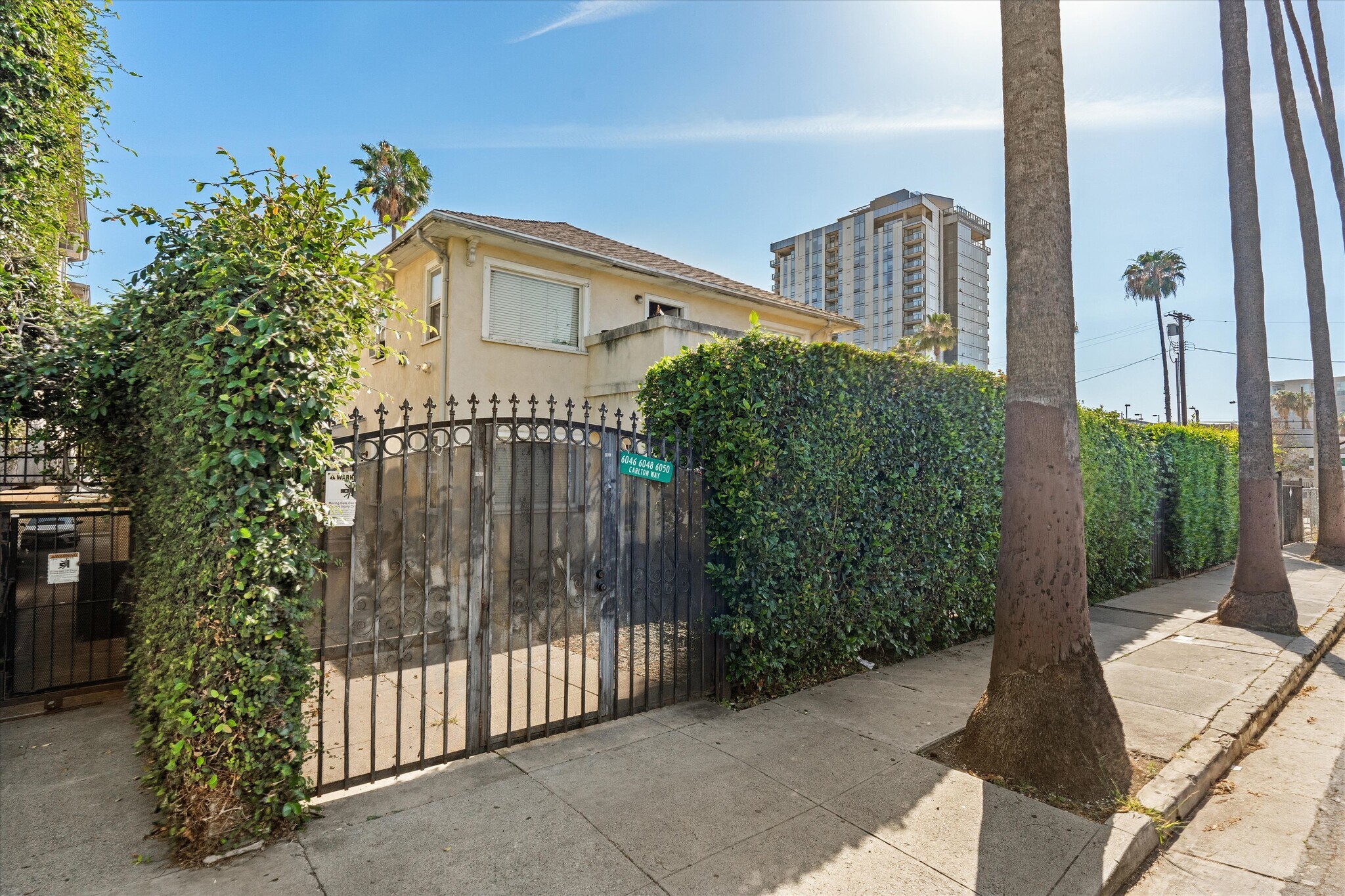 6046 Carlton Way, Los Angeles, CA à vendre Photo principale- Image 1 de 18